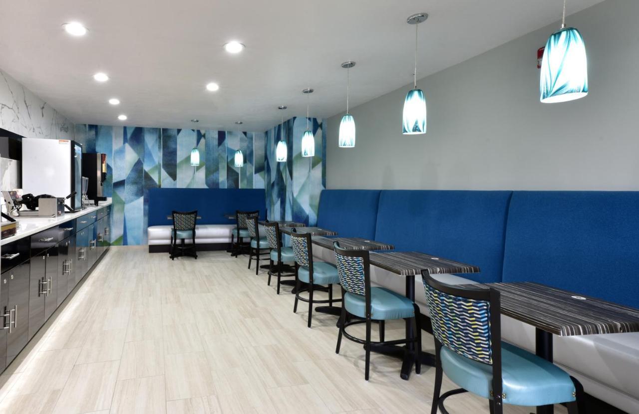 Days Inn By Wyndham Springville Ngoại thất bức ảnh