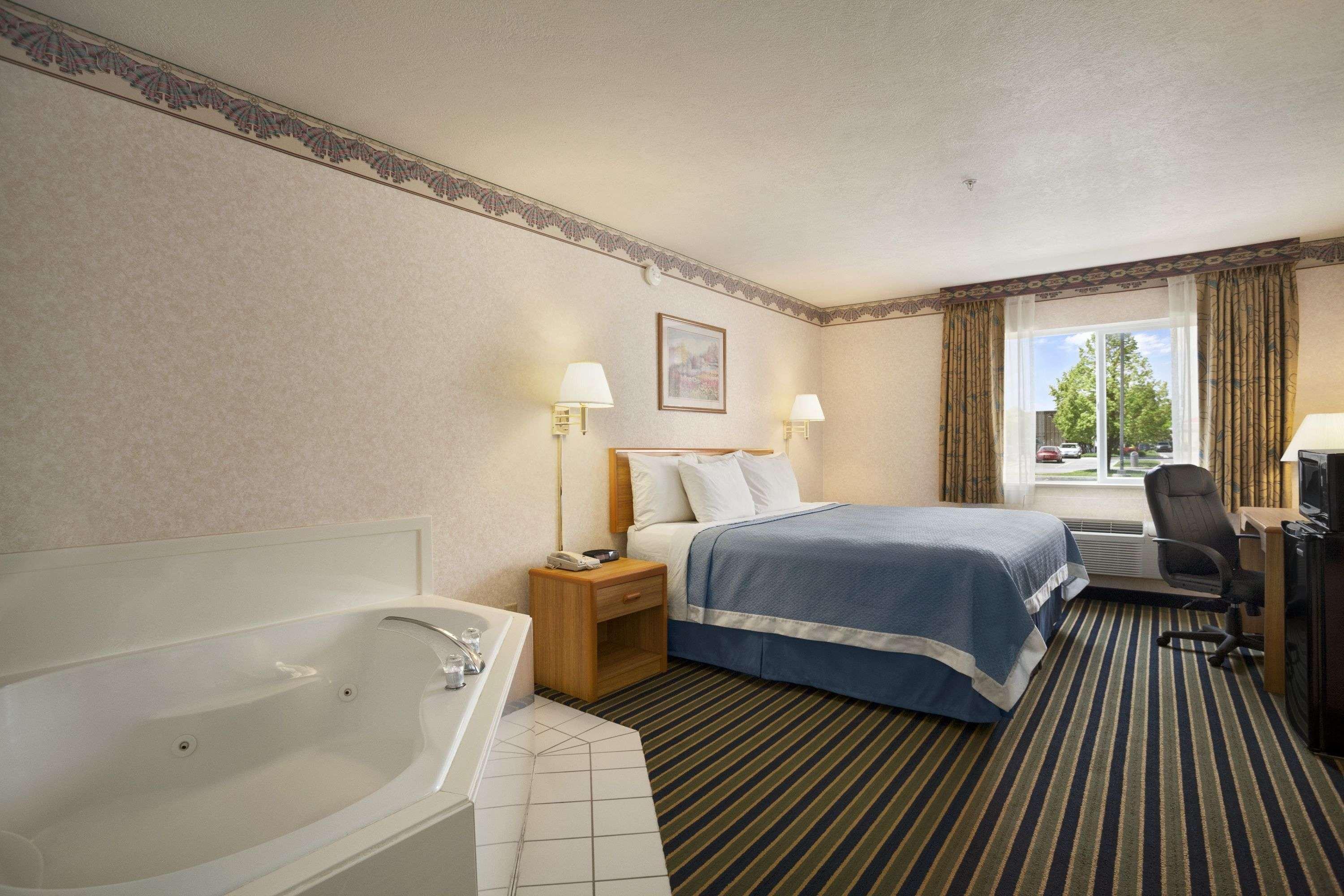 Days Inn By Wyndham Springville Ngoại thất bức ảnh