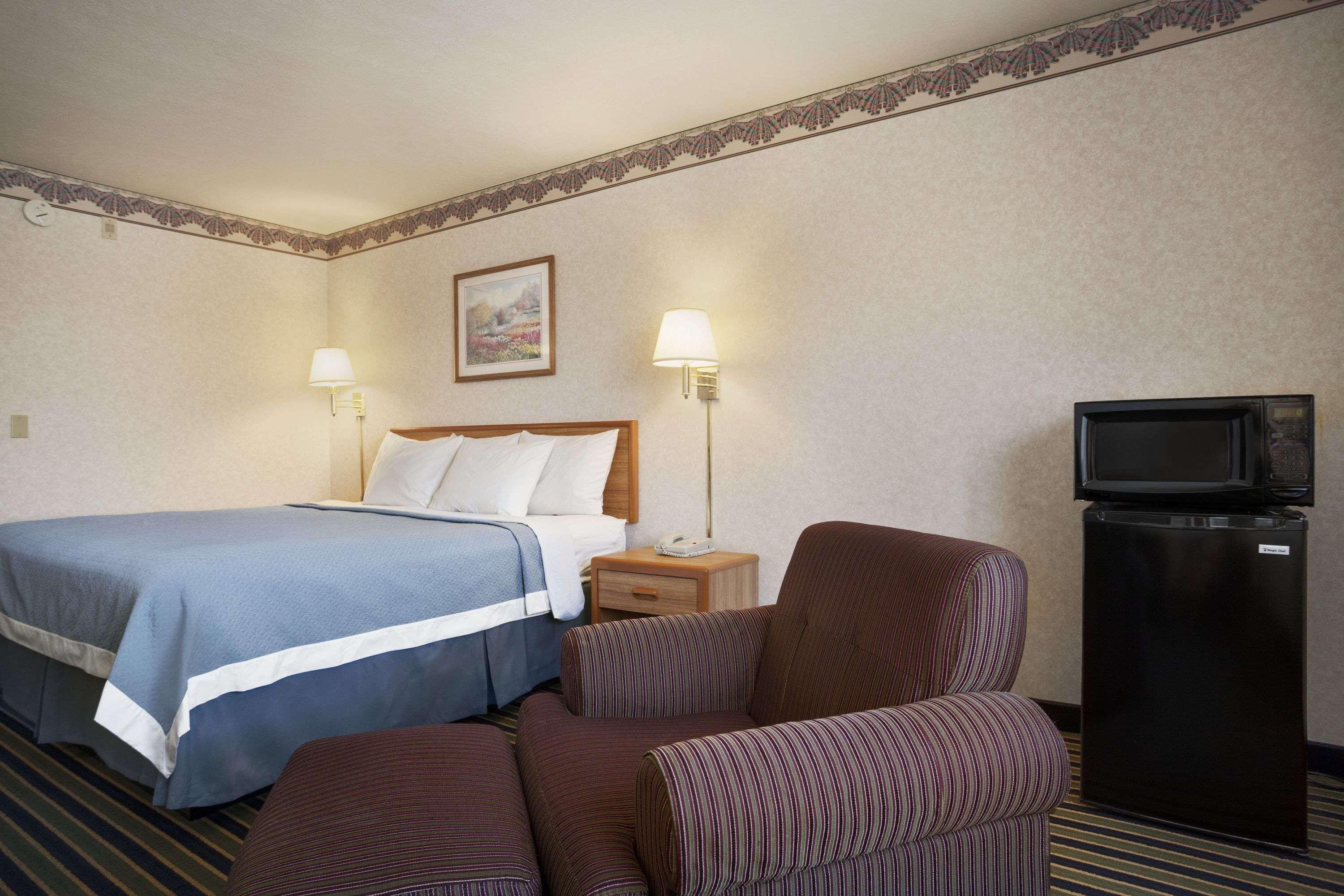 Days Inn By Wyndham Springville Ngoại thất bức ảnh