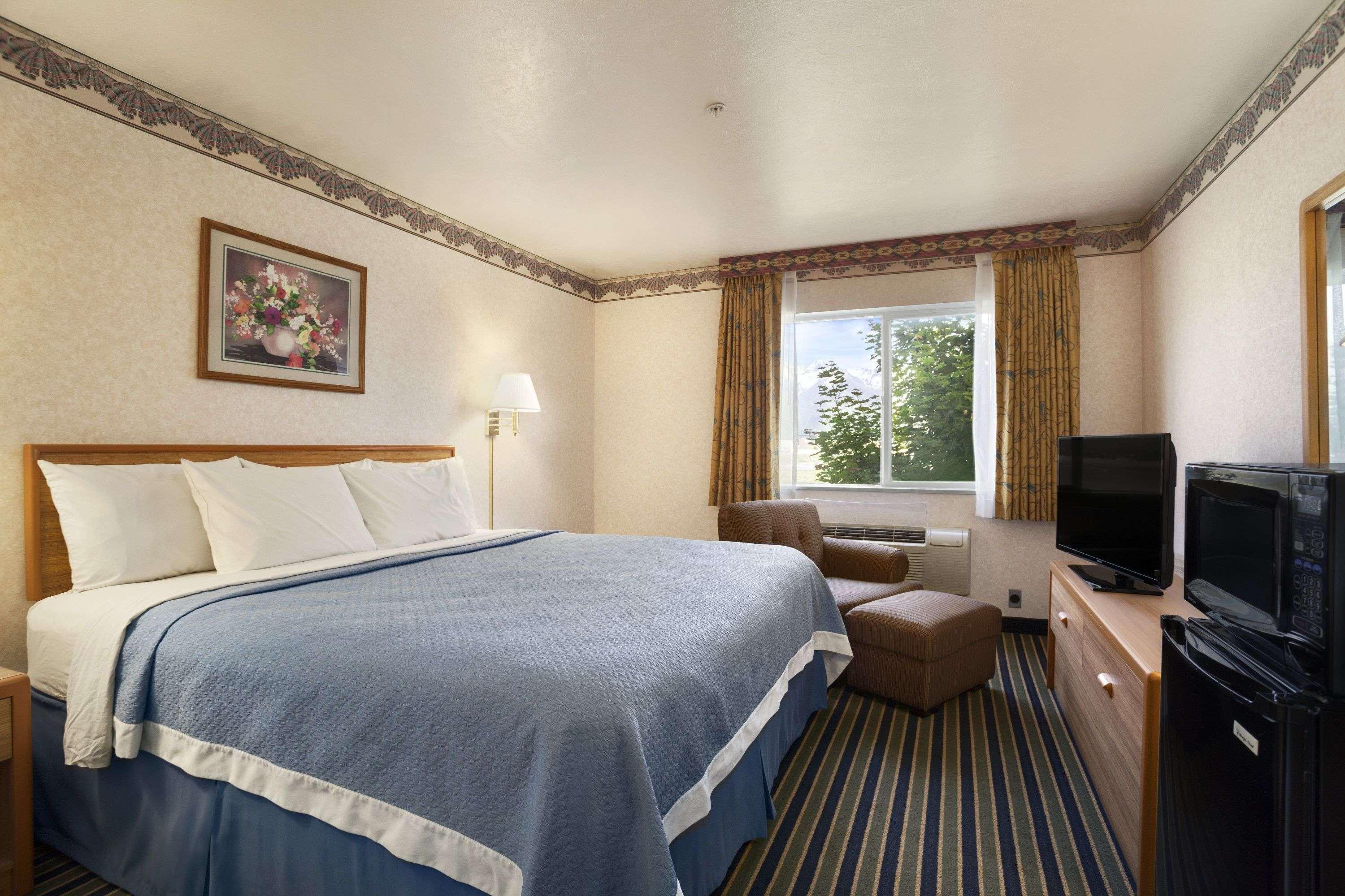 Days Inn By Wyndham Springville Ngoại thất bức ảnh